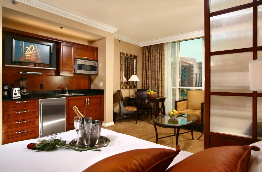 Luxury Suites International At The Signature Las Vegas Room photo